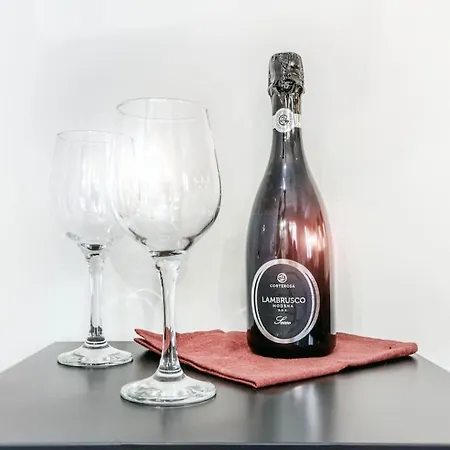 Red Ferrari House - Center Апартаменти Модена