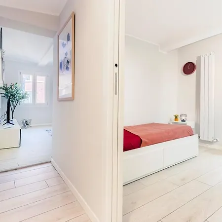 Red Ferrari House - Center Módena