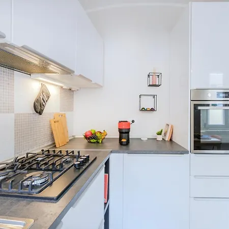 Red Ferrari House - Center Módena