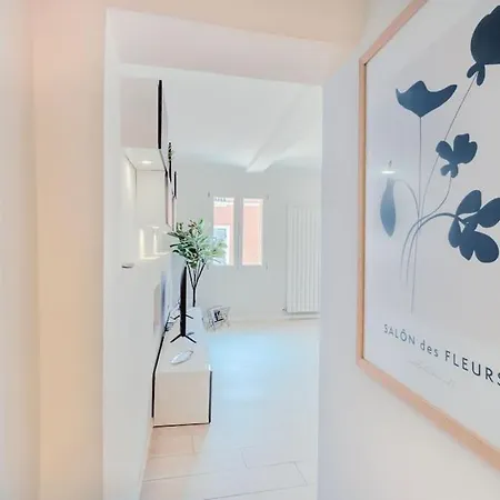 Red Ferrari House - Center Апартаменти *