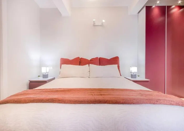 Red Ferrari House - Center Apartment *