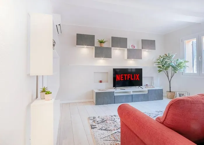 Red Ferrari House - Center Apartment