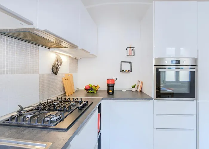 Red Ferrari House - Center Modena