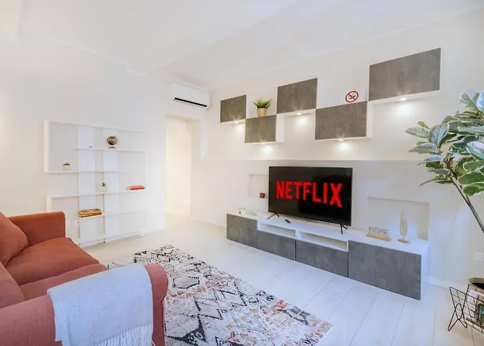 Red Ferrari House - Center Apartment